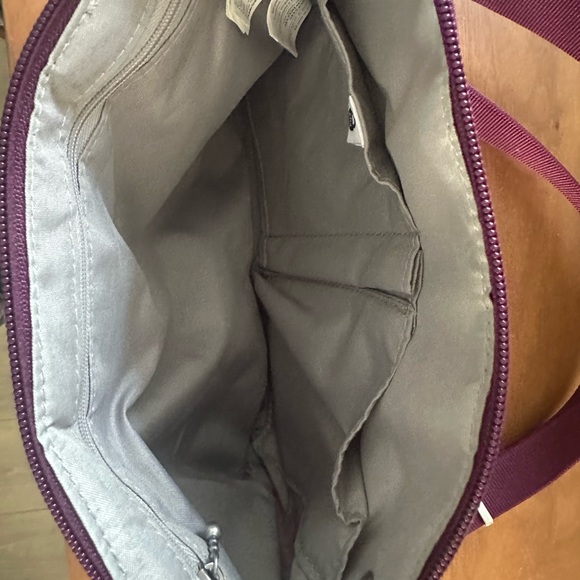 Baggallini anti theft handbag - Picture 3 of 10